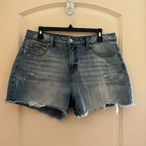 Time and Tru Women’s High Rise Denim Jean Shorts Size 12